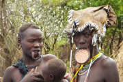 Äthiopien, Frauen vom Mursivolk- Hier klicken zum Vergrößern